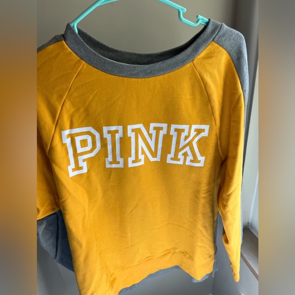 VS PINK crewneck size medium - Picture 1 of 5